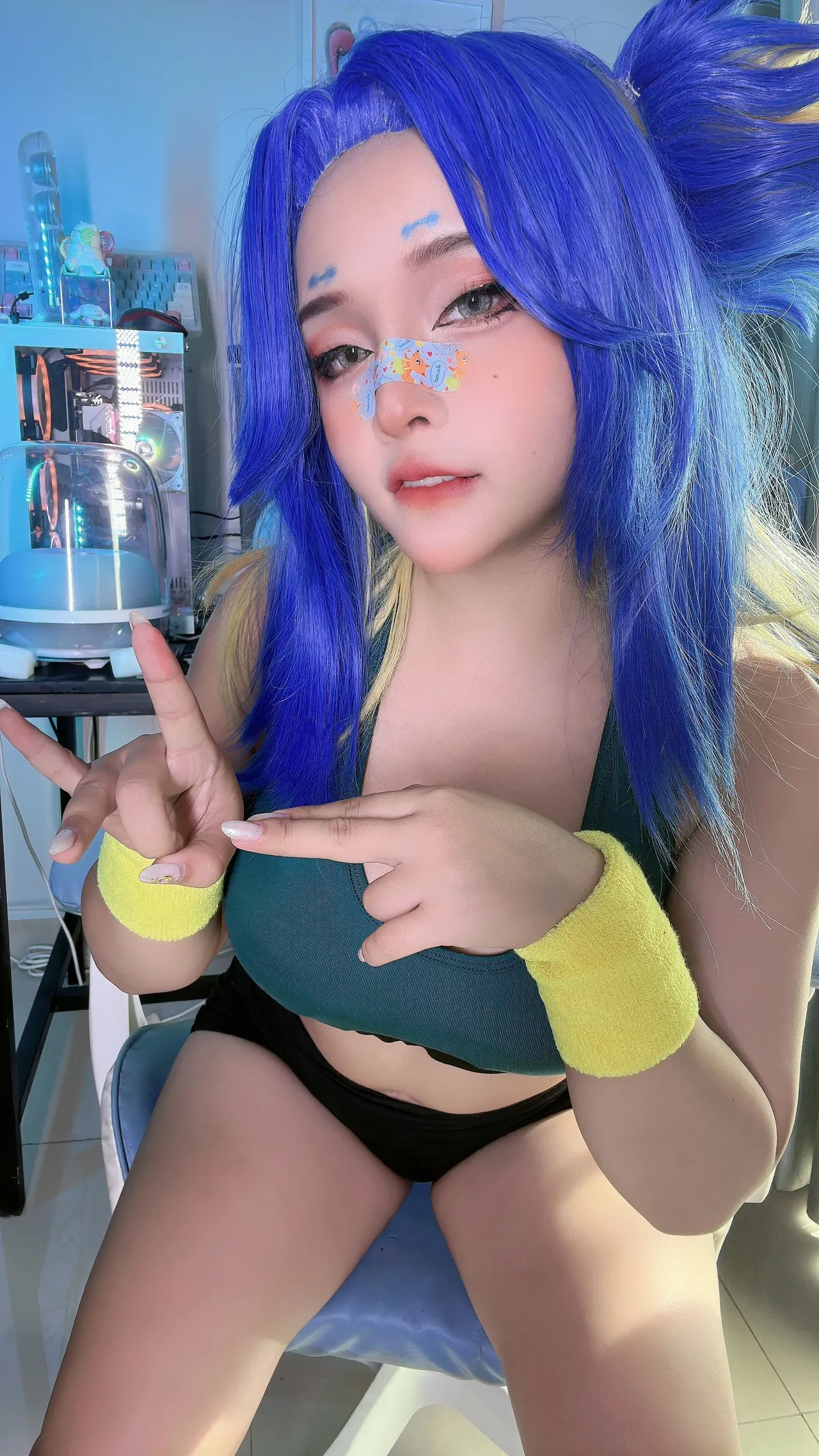 Sayo Momo - Neon-erohere10.webp